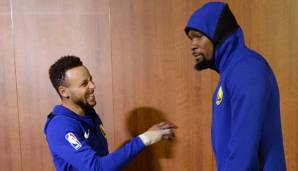 Stephen Curry und Kevin Durant lachen über die Konkurrenz.