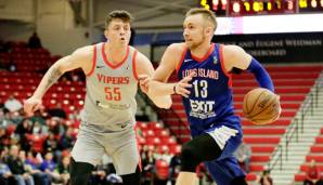 Isaiah Hartenstein (l.) im Duell mit Dzanan Musa von den Long Island Nets.