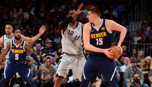 Nikola Jokic im Duell mit LaMarcus Aldridge.