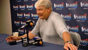 HEAD COACH DON NELSON: Die Coaching-Legende der Dubs. Trainierte zuvor die Mavs und kannte daher alle Tricks. Inzwischen wohnt Nellie auf Hawaii, trinkt dort Bier und baut Marihuana an. Er ist zudem der Coach mit den meisten Siegen in der NBA.