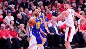 Stephen Curry (l.) und Meyers Leonard (r.) lieferten sich zeitweise ein spektakuläres Shootout