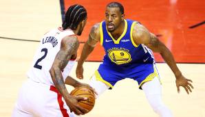 Andre Iguodala (Starting Small Forward): Wie erwartet war Iggy über weite Strecken der primäre Verteidiger gegen Kawhi; und er schaffte es, ihn einzuschränken. Auf der Gegenseite strahlte er allerdings wenig Gefahr aus (0/4 Dreier). Note: 4