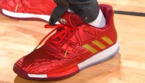 Wenige Jahre nach seinem Wechsel nach Houston unterschrieb James Harden 2015 einen 200 Mio. Dollar schweren Schuh-Deal bei adidas. Herausgekommen sind bisher drei Versionen seines Signature Shoes, hier der Harden Vol. 3.