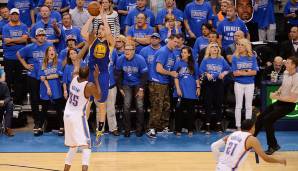 Nächster Trip in die Finals? Mitnichten. Klay Thompson und die Dubs haben etwas dagegen, der Shooting Guard explodiert in Spiel 6, Golden State dreht die Serie (um gegen die Cavs in den Finals ebenfalls eine 3-1-Führung zu verspielen).