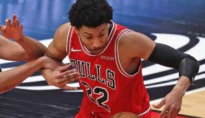 … oder Otto Porter in einem Trade-Paket anbieten. Die Gehälter der beiden passen (jeweils knapp über 28 Mio. Dollar) und der Forward soll in den Zukunftsplanungen der Bulls keine prominente Rolle spielen. Auch bei ihm wäre sonst wohl ein Buyout denkbar.