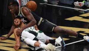 Giannis Antetokounmpo verletzte sich in einem Rebound-Duell mit Clint Capela am Knie.