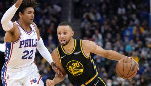 Stephen Curry wird von Matisse Thybulle verteidigt.