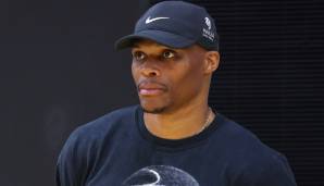 Der Schlüssel heißt Russell Westbrook. Kriegen die Lakers ihn los und bekommen dafür brauchbare Rotationsspieler? Ob L.A. dann ein Contender ist, bleibt fraglich. Außerdem weigert man sich bisher die Picks 2027 UND 2029 dafür abzugeben.