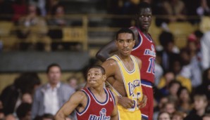 Muggsy Bogues (vorne) und sein großer Teamkollege Manute Bol (hinten)