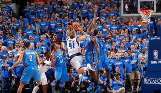 Es passte zum Spiel: Die Mavs-Fans waren wie OKC in blau gekleidet. Dirk allein auf weiter Flur