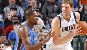 Dirk Nowitzki (r.) verhalf den Dallas Mavericks mit 32 Punkten zum Sieg gegen die Thunder