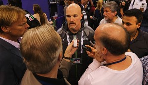 Dan Quinn (M.) musste sich mit den Seahawks im Super Bowl New England geschlagen geben