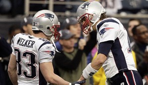 Tom Brady (r.) und Wes Welker werden ein paar Bälle im Garten werfen