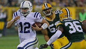 Andrew Luck (l.) setzte sich im direkten Duell gegen Aaron Rodgers durch