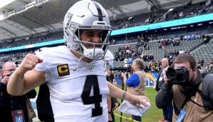 Derek Carr und die Oakland Raiders könnten mit viel Glück doch noch die Playoffs erreichen.