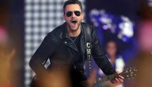 Einen weiteren Star-Auftritt gibt's vor dem Spiel. Eric Church soll gemeinsam mit Jazmine Sullivan die Nationalhymne singen. Vergessen sie, wie Christina Aguilera 2011, ein Wort? Die Quoten sagen Nein. Wer singt mehr Worte? Hier liegt Church knapp vorne.