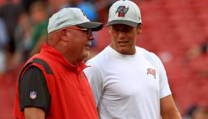 Die Tampa Bay Buccaneers um Tom Brady (r.) und Head Coach Bruce Arians sind vollständig geimpft.