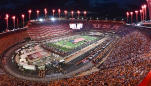 150.000 Zuschauer bei einem College-Football-Spiel au dem Bristol Motor Speedway.