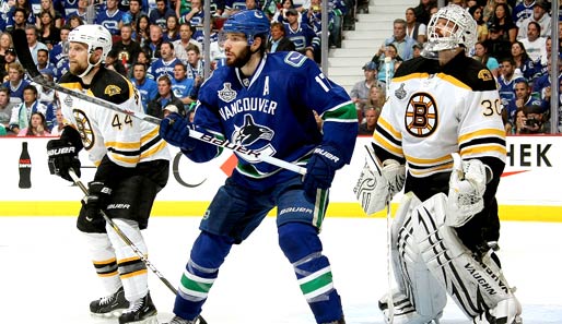 Vancouvers Ryan Kesler (M.) blieb in den Finals gegen Boston bisher unter seinen Möglichkeiten