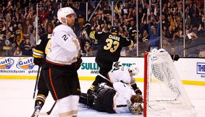 Zdeno Chara rettete die Bruins mit seinem späten Tor in die Overtime