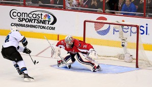 Philipp Grubauer musste in letzer Zeit ein wenig zu oft hinter sich greifen