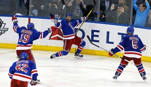 Martin St. Louis (M.) sorgte in der Overtime für die Entscheidung