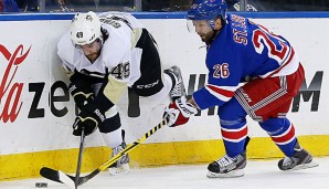 Martin St. Louis (r.) traf in Spiel 6 gegen die Penguins zum zwischenzeitlichen 1:0