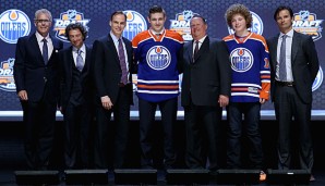 Leon Draisaitl (M.) wurde Ende Juni von den Edmonton Oilers gedraftet