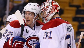 Kein Durchkommen: Dale Weise (l.) gratuliert Goalie Price zum starken Spiel