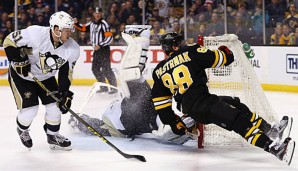 David Pastrnak (r.) traf für Boston gleich doppelt