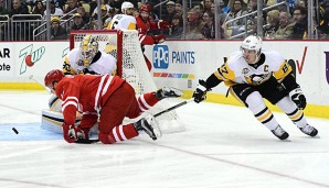 Sidney Crosby (r.) erzielte gegen Carolina seinen 26. Saisontreffer