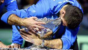 Juan Martin del Potro umarmt die Davis-Cup-Trophäe