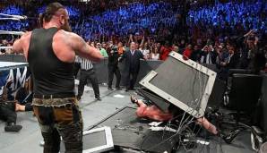 Beim SummerSlam hatte Brock Lesnar noch schlimme Prügel von Braun Strowman (l.) kassiert